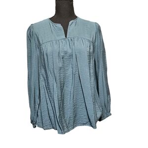 A New Day Gathered Yoke V-neck Green Peasant top 85% Rayon 15 % Nylon Size L